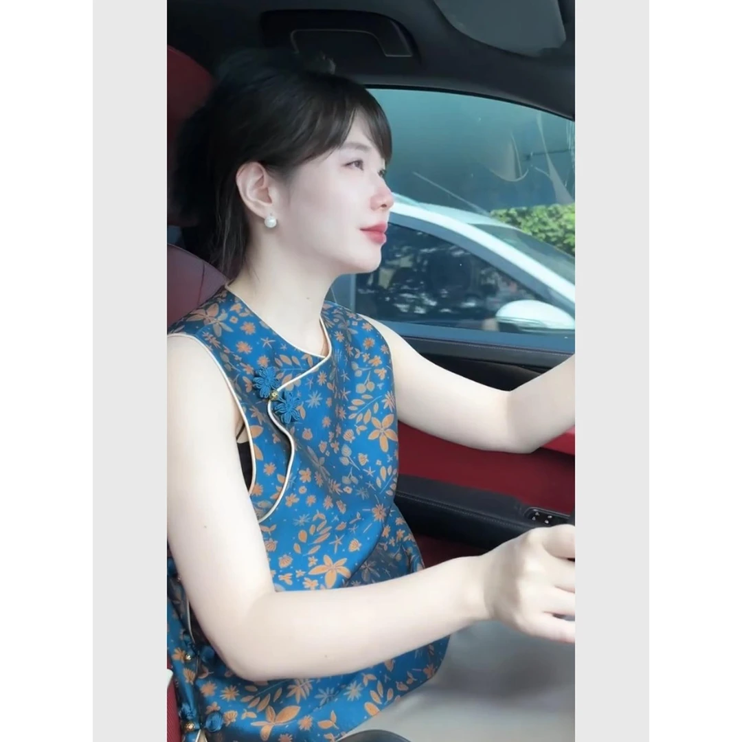 今年流行漂亮年轻款新中式宋锦国风蓝色提花印花唐装马甲上衣女夏