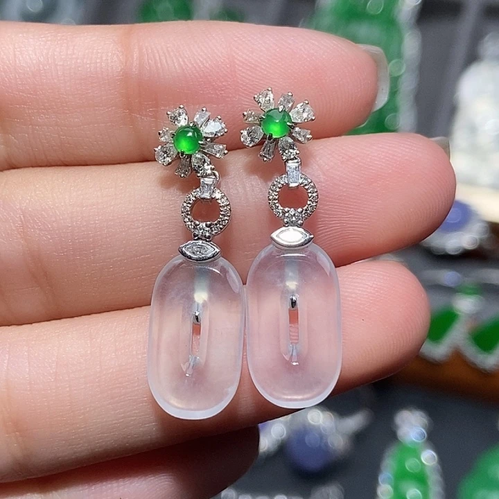 颈饰18K金镶嵌翡翠