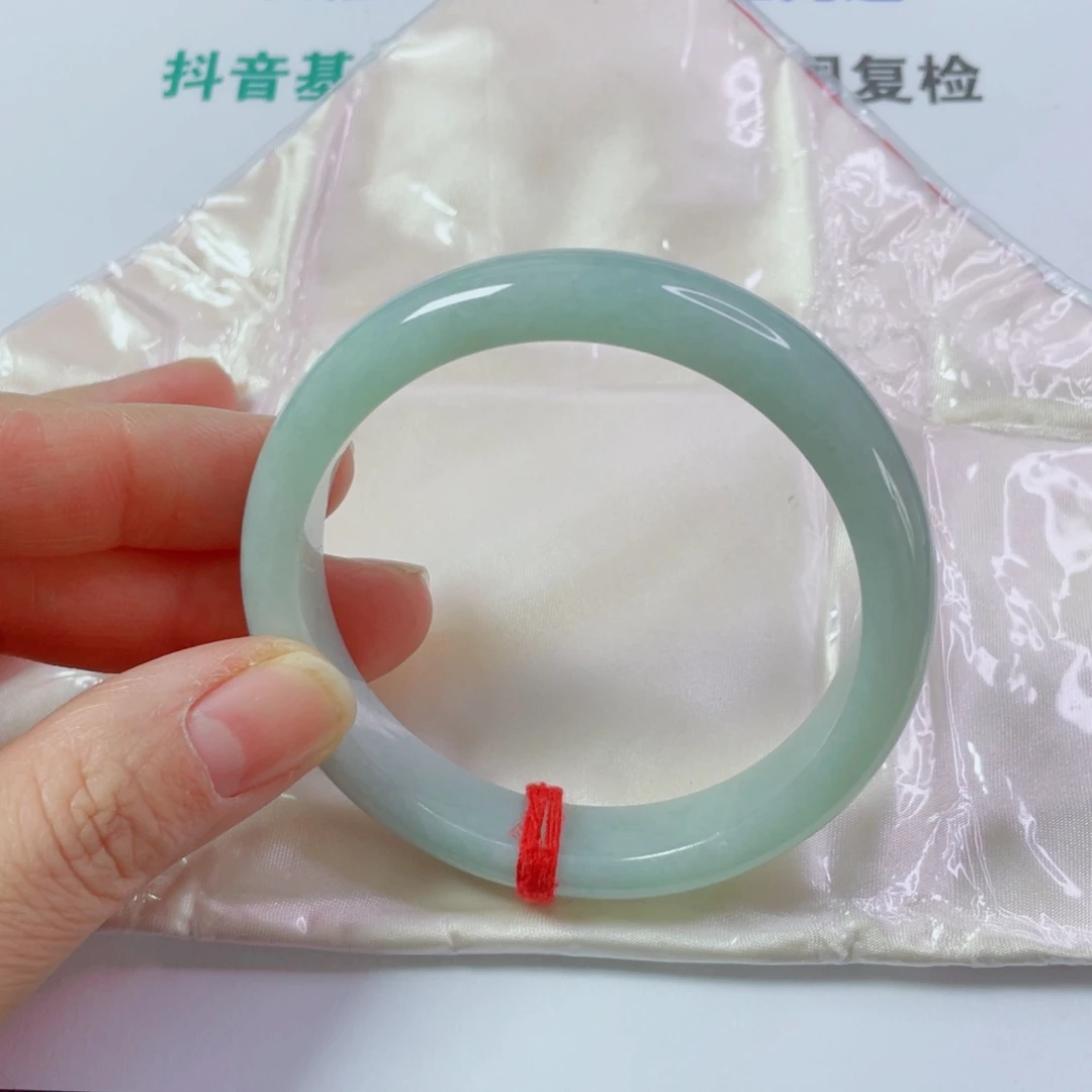 翡翠未镶嵌手镯圈口60.2宽12.8厚8.6