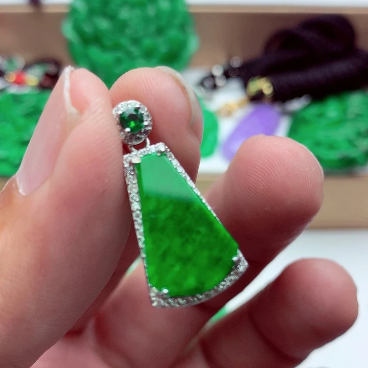 翡翠未镶嵌吊坠(不含链)