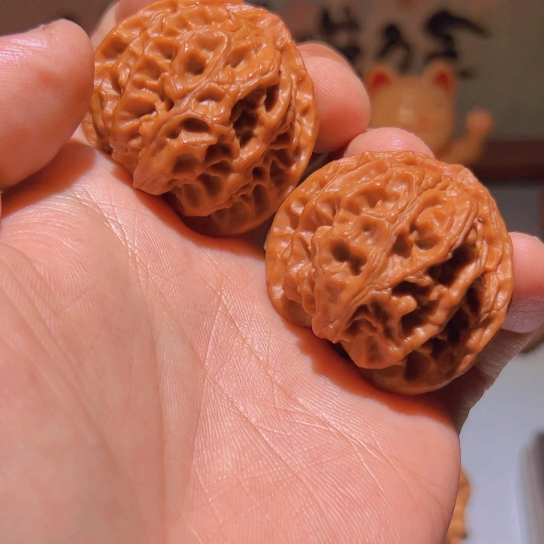 瑞麟文玩核桃苹果圆有个小点点