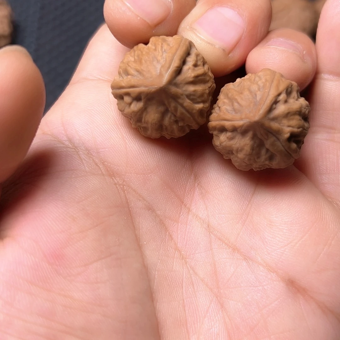 文玩核桃吊坠三棱