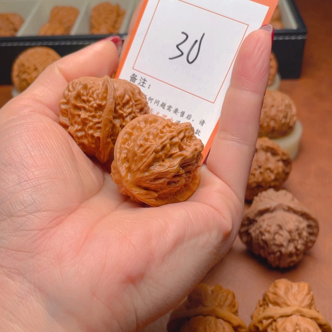 文玩核桃吊坠瓷娃娃36