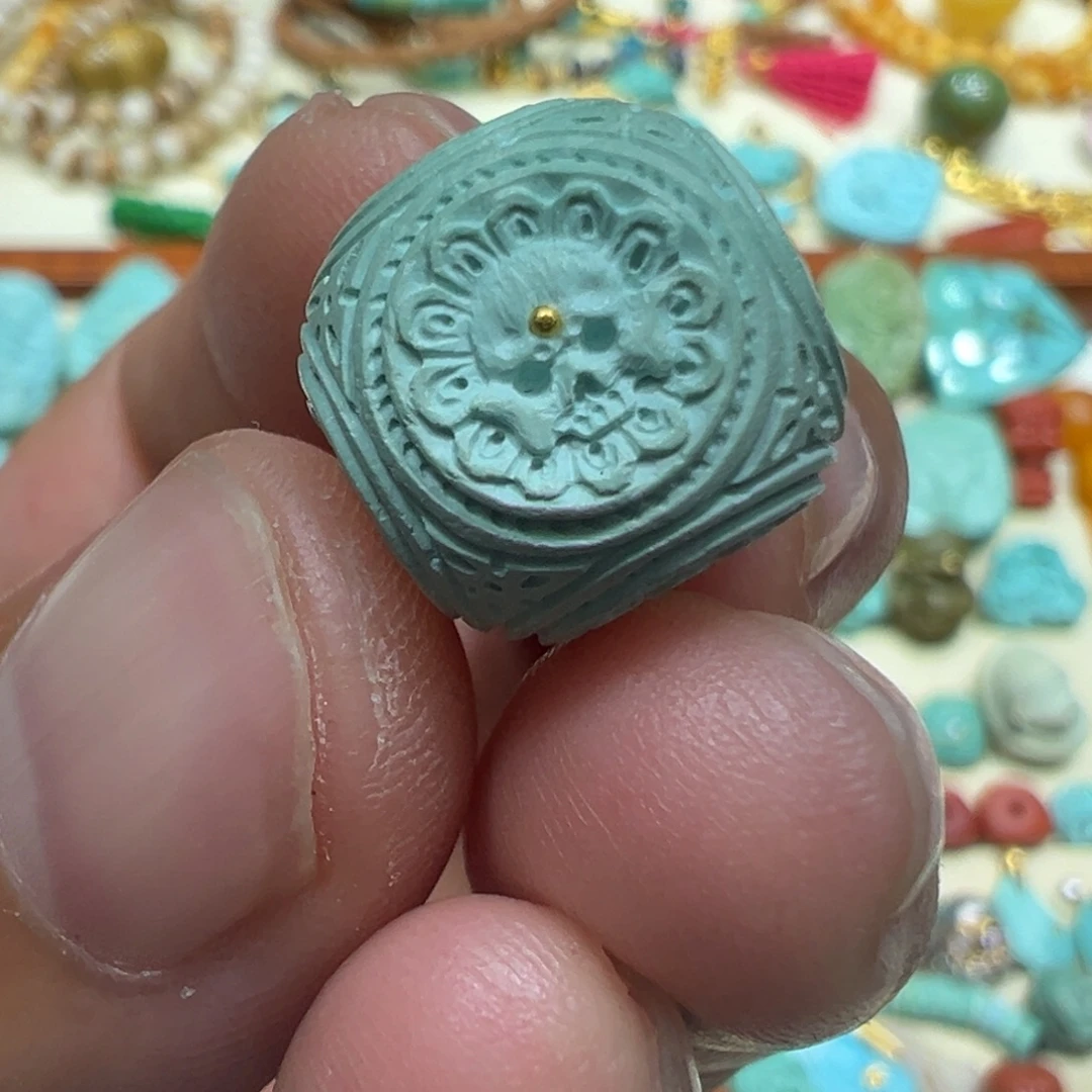 绿松石未镶嵌颈饰