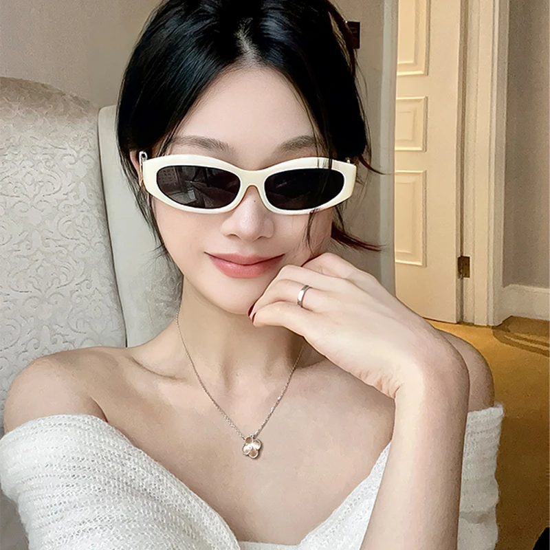 复古墨镜女款2025新款防晒方圆脸窄框高级感太阳镜海边拍照出片