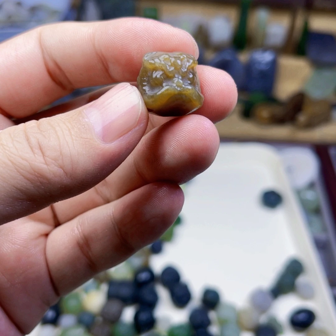 K***T和田玉未镶嵌颈饰