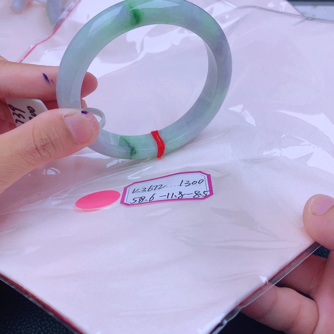 翡翠手镯未镶嵌翡翠
