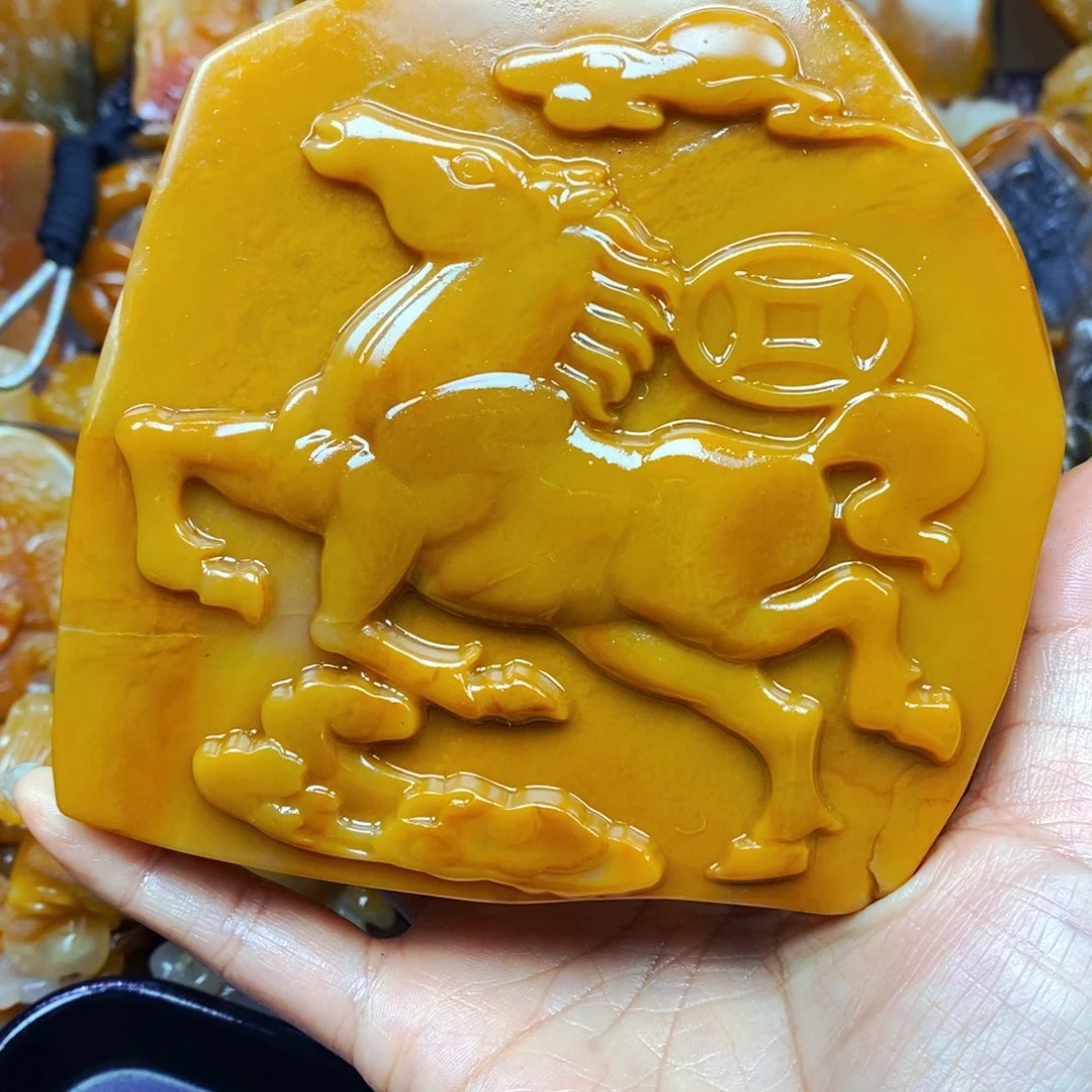 未镶嵌石英质玉（黄龙玉）颈饰