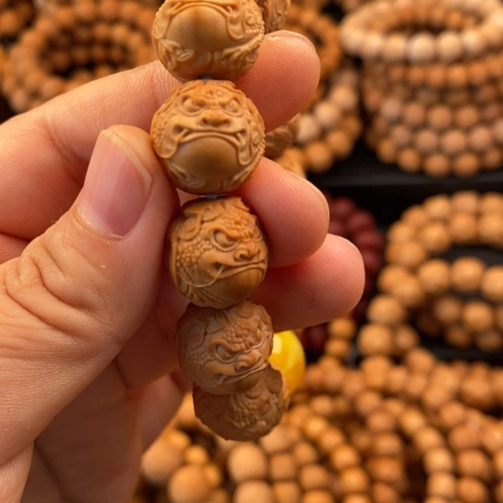 微瑕泛油二等龙蛇蝉（无售后）