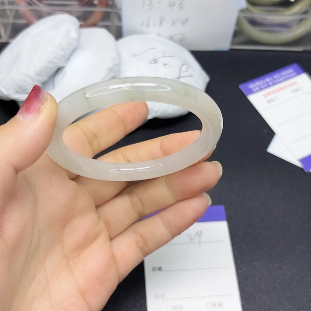 石英质玉未镶嵌手镯24/5657