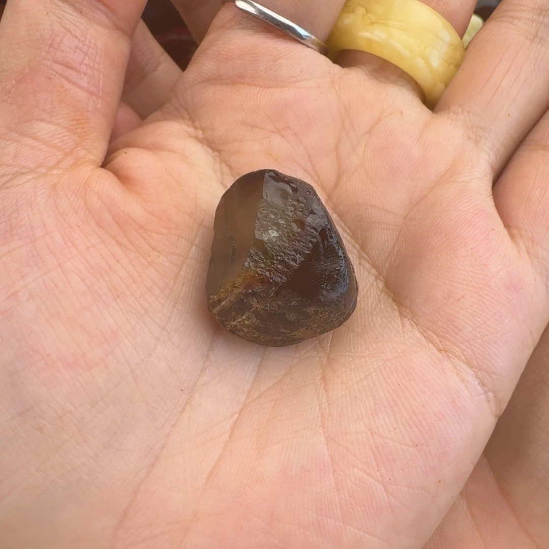 人***途未镶嵌琥珀裸石5.6克