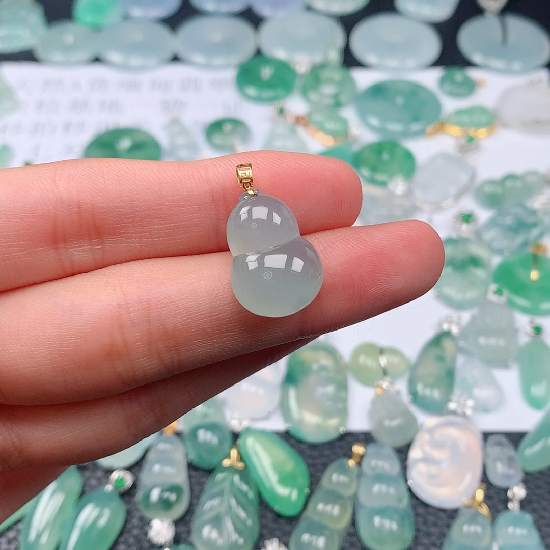 翡翠颈饰18K金镶嵌天然翡翠