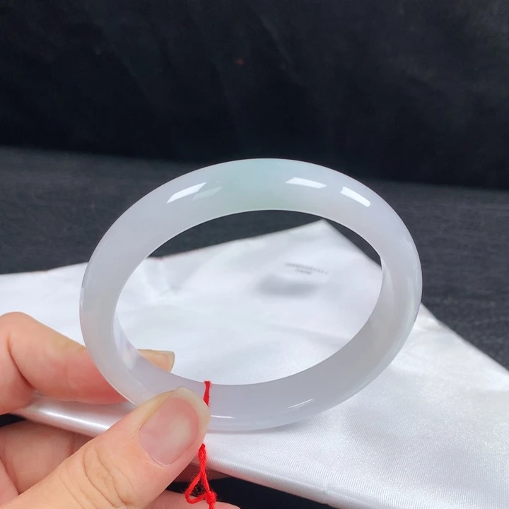 翡翠未镶嵌手镯60-61。
