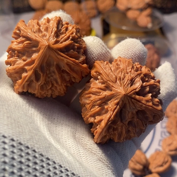 文玩核桃吊坠43龙纹三棱