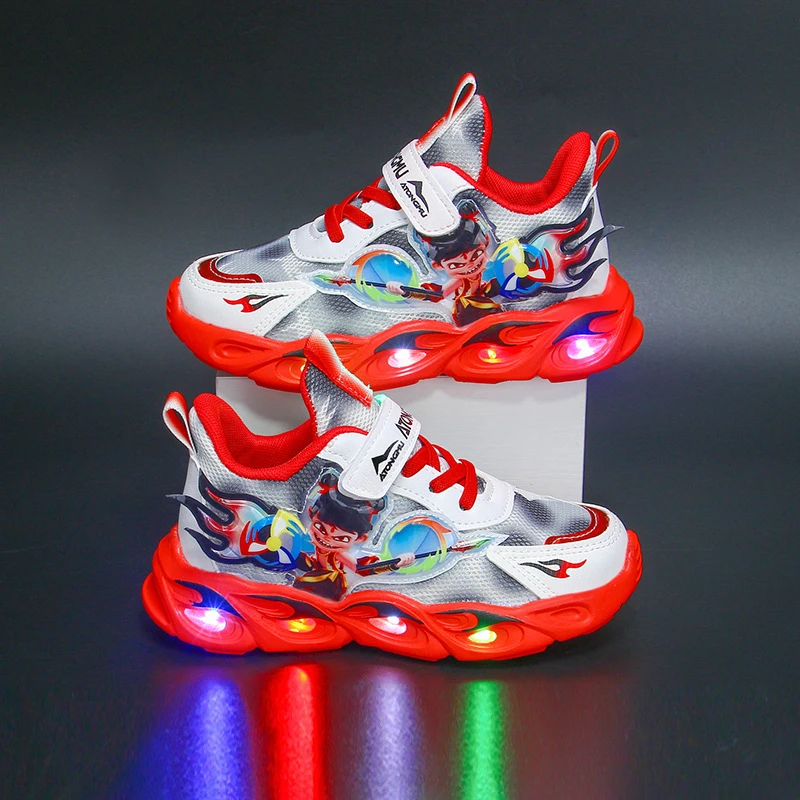 哪吒带灯儿童运动鞋2025春夏秋季新款网面透气男童防滑软底跑步鞋