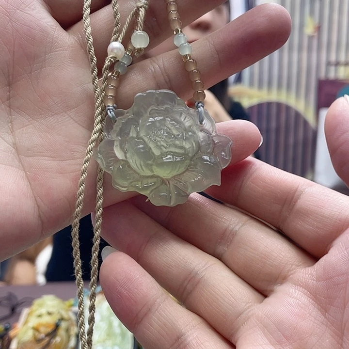 蛇纹石玉未镶嵌颈饰