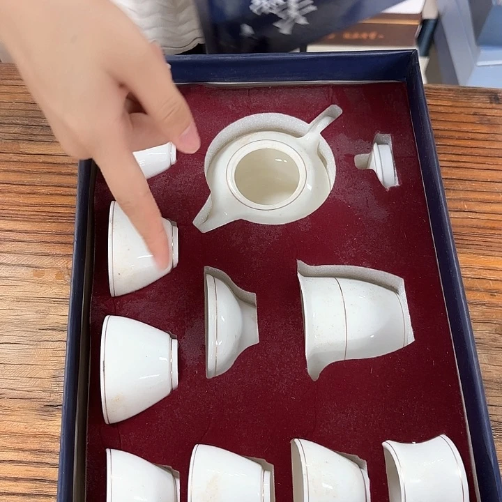 孤品茶具套装等。