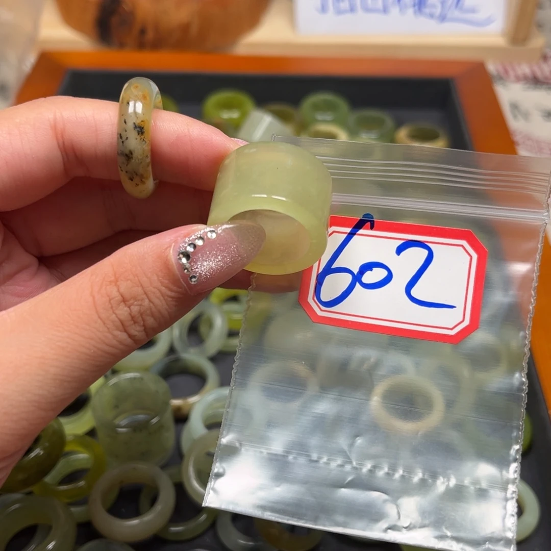 枫****蛇纹石玉未镶嵌珠宝奇石