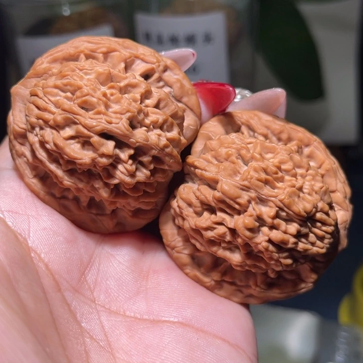 桃核把件            46虎头54克