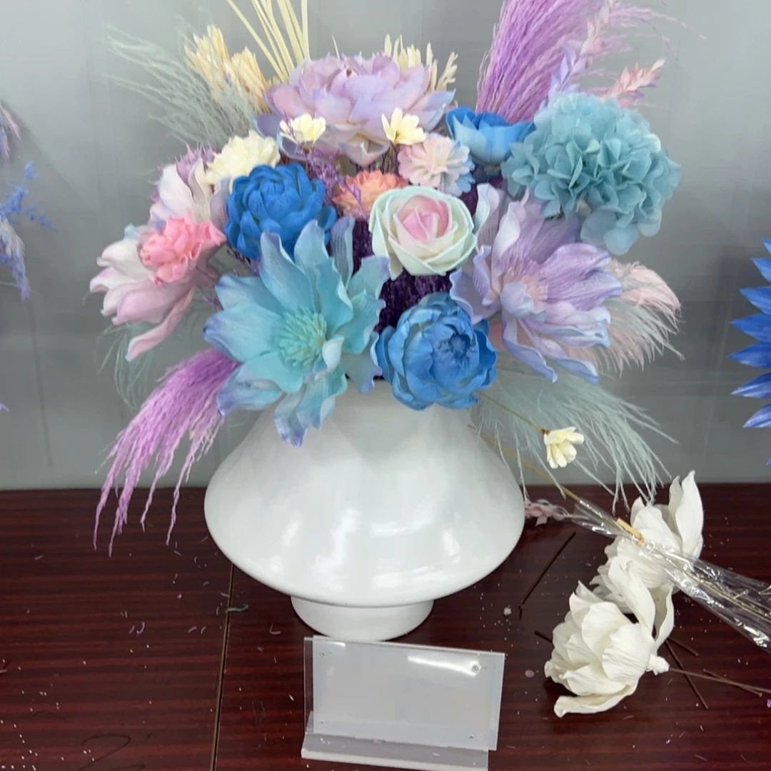 白粉蓝紫色家居花束