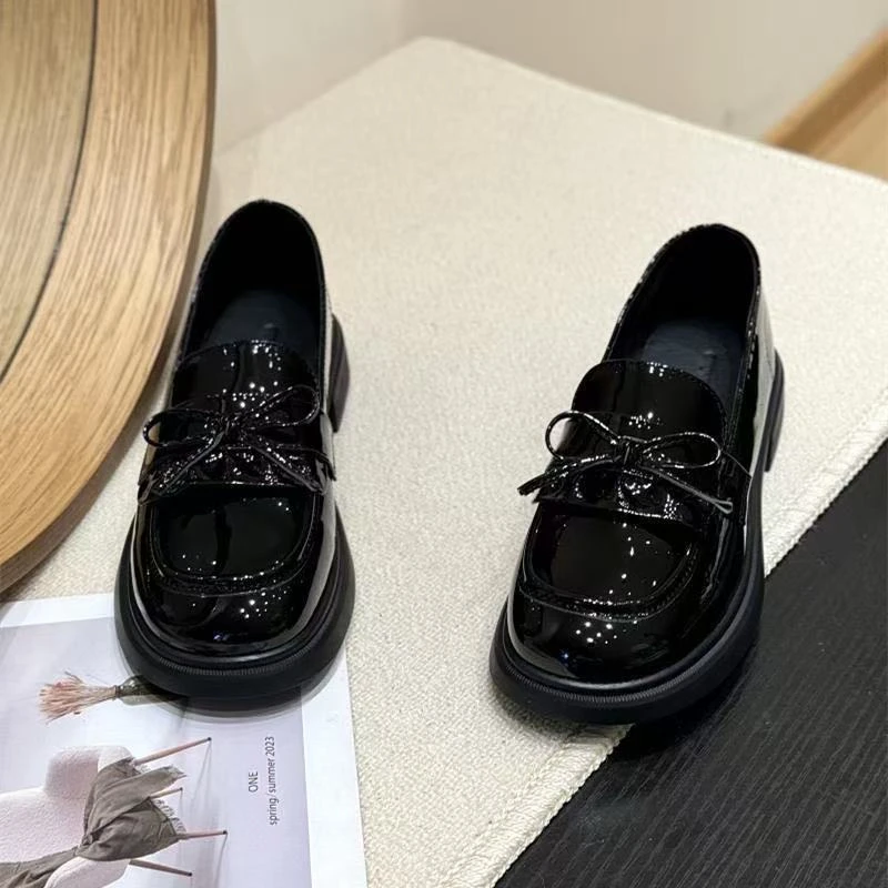 平底显脚小蝴蝶结英伦风漆皮乐福鞋女夏季新款时尚百搭小皮鞋A555