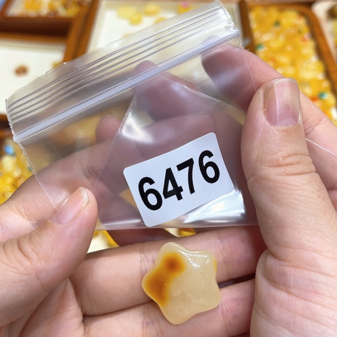 纳***尼未镶嵌琥珀珠宝奇石