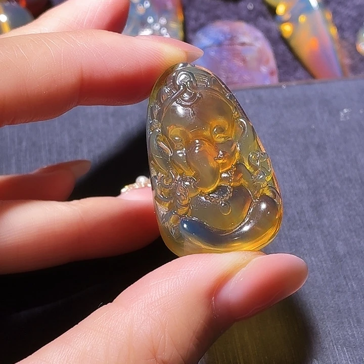 琥珀颈饰未镶嵌吊