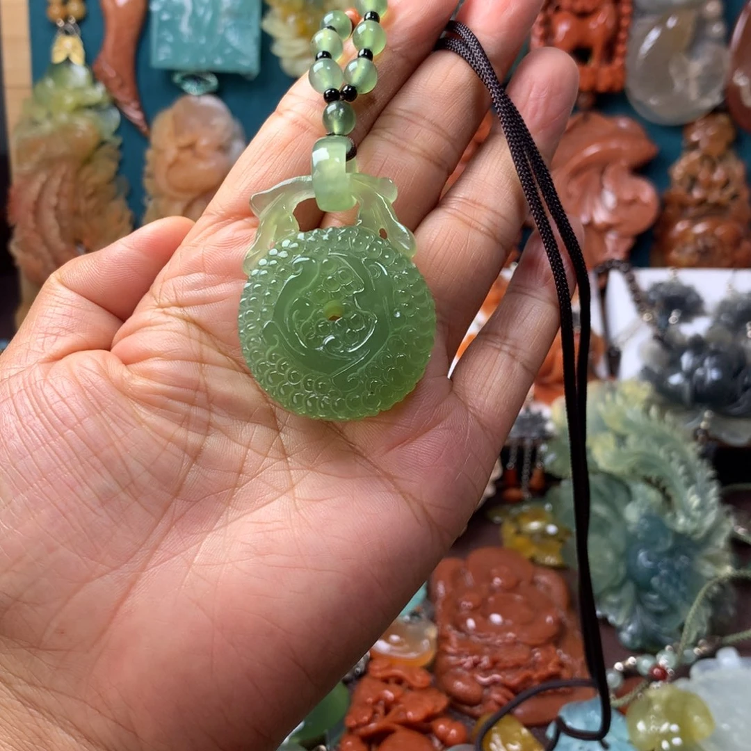 蛇纹石玉未镶嵌挂坠