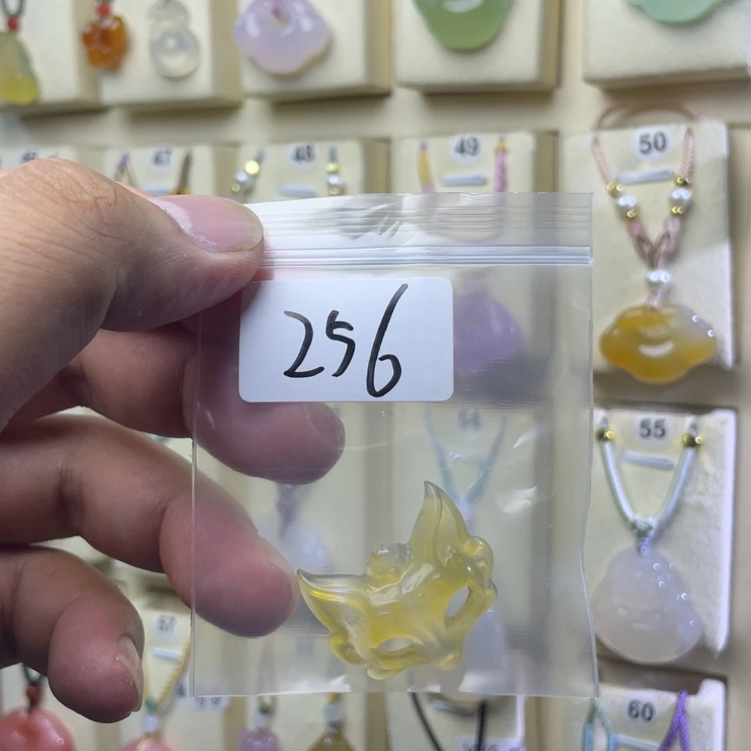 自***由玛瑙/玉髓颈饰未镶嵌