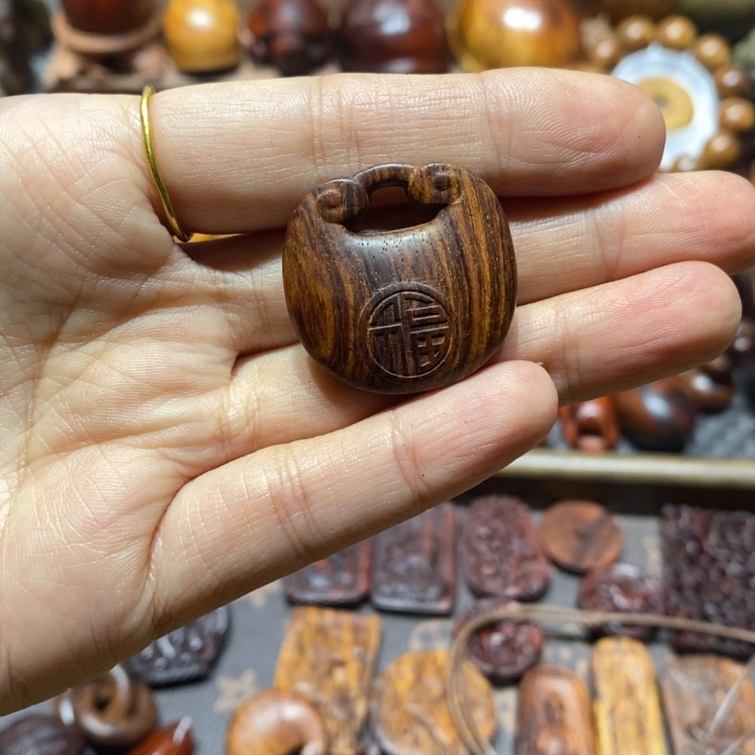 牛***果黄花梨/降香黄檀木