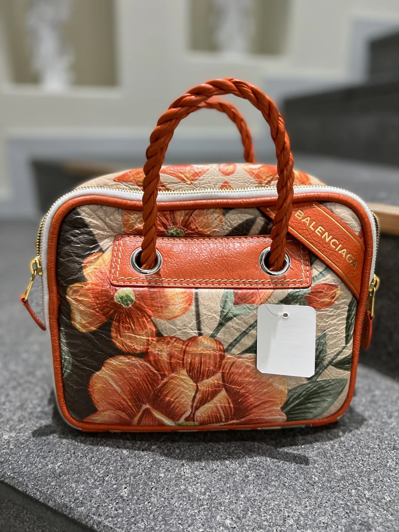 95新 Balenciaga/巴黎世家 棉被手提斜挎包