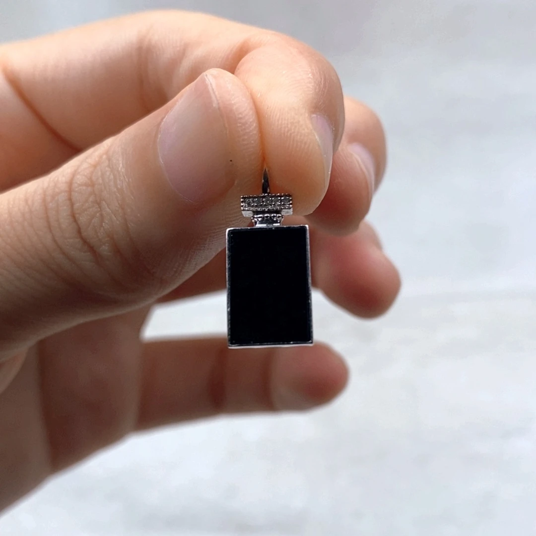 颈饰18K金镶嵌翡翠吊坠