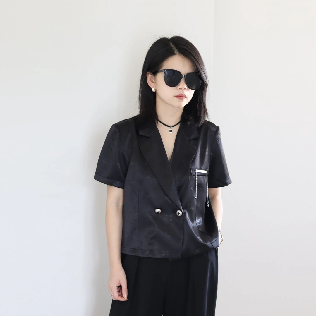 2025夏季新款缎面短款西装领短袖衬衫显瘦气质时尚休闲百搭女上衣