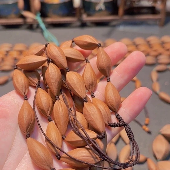 罕***。1.1小金瓜子脖挂30粒