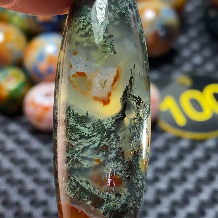 王***瞅玛瑙/玉髓未镶嵌颈饰