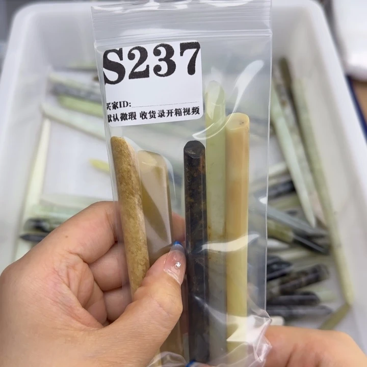 宁***悦蛇纹石玉未镶嵌发饰