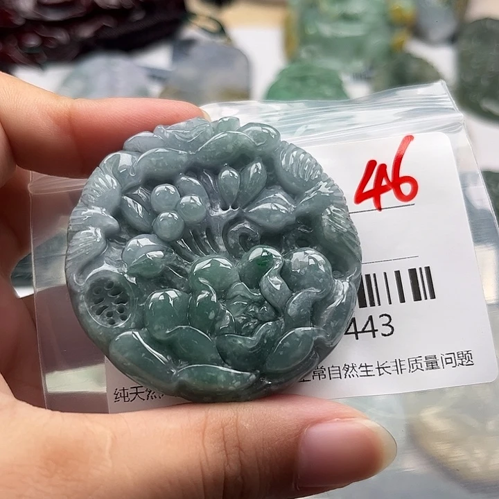 翡翠未镶嵌颈饰挂件
