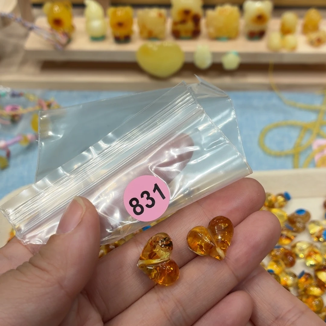 简***淡琥珀未镶嵌珠宝奇石