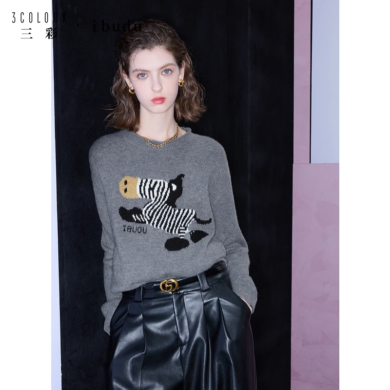 三彩ibudu2025春季新款趣味斑马提花毛衣圆领宽松针织衫休闲女