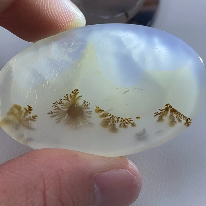 玛瑙/玉髓吊坠未镶嵌五****?