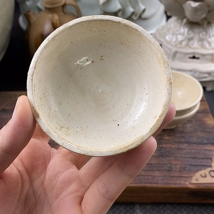 瓷片巩县窑的小杯子