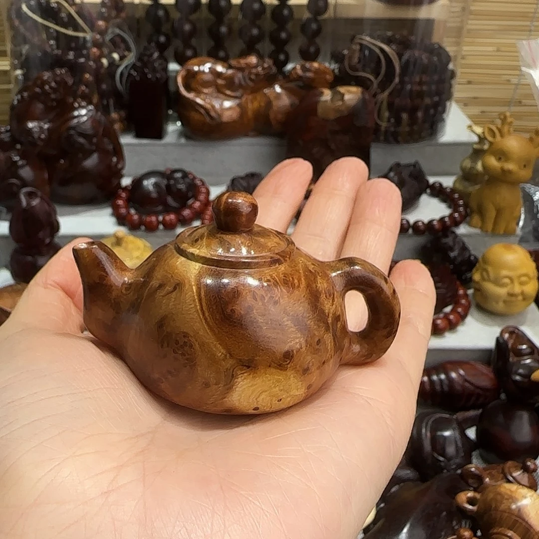 大***杨木麻梨疙瘩雕刻留疤壶把件