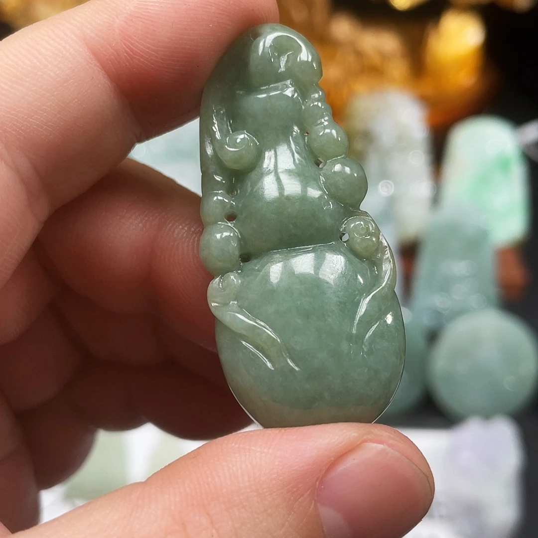 翡翠未镶嵌颈饰葫芦