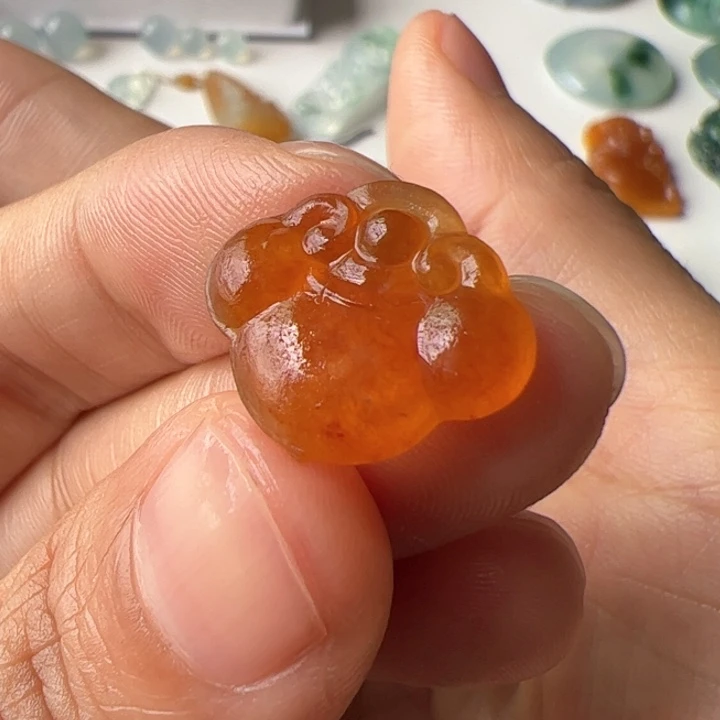 定制翡翠未镶嵌自然光