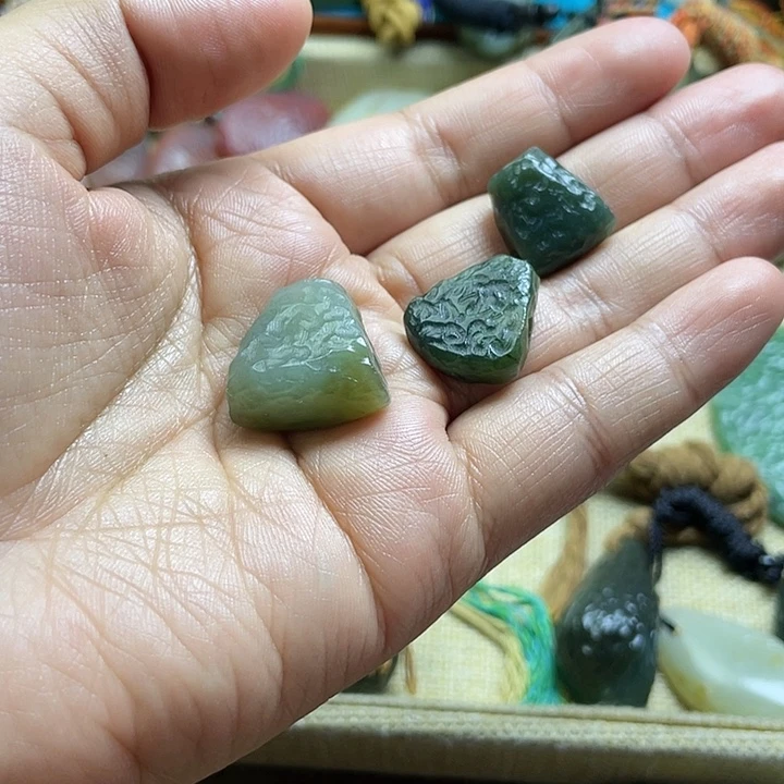 和田玉（糖玉）颈饰未镶嵌夯****）6