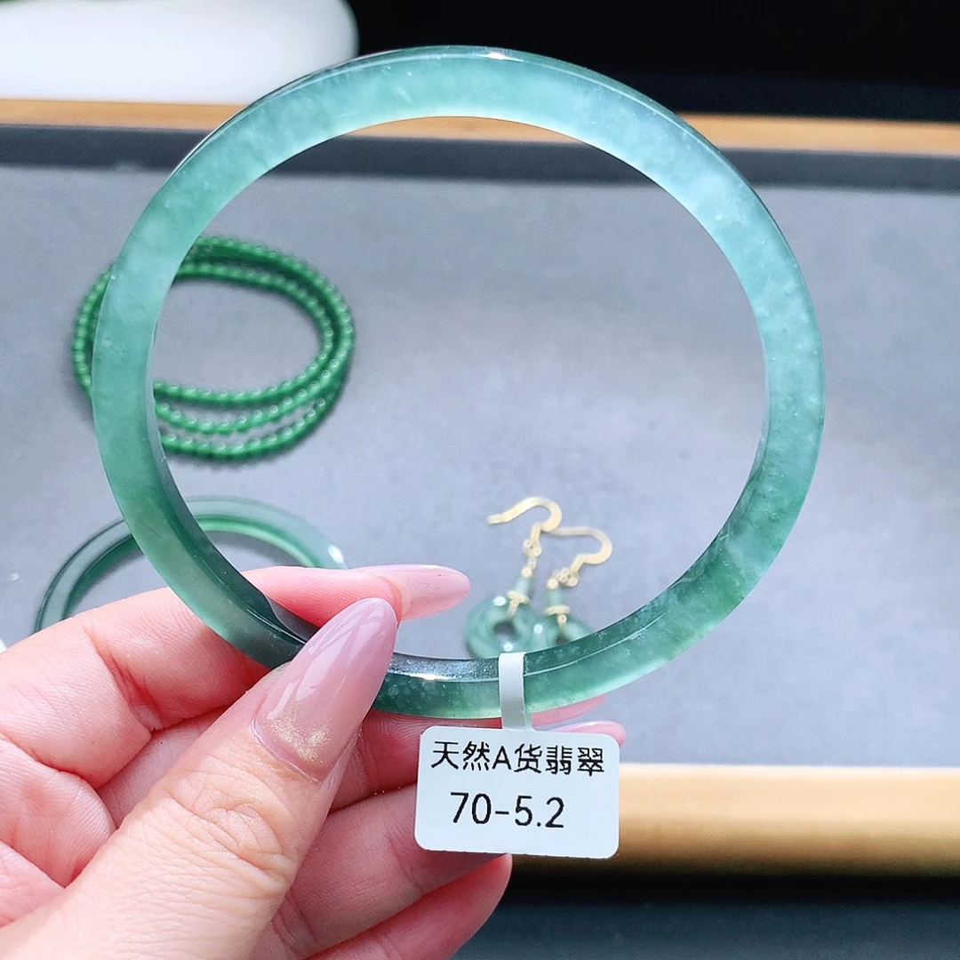 未镶嵌手镯（圆镯）翡翠