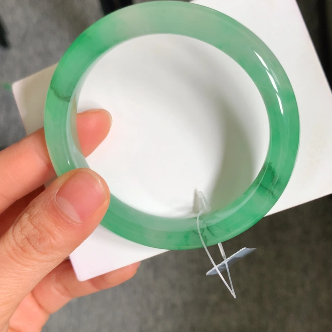 X***O石英质玉（非洲翠）未镶嵌手镯