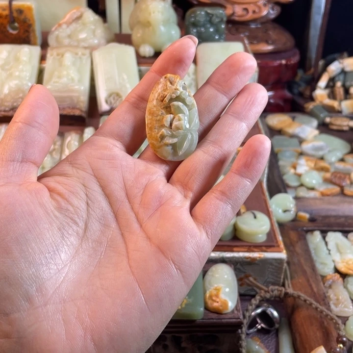 岫岩河磨玉（透闪石质玉）未镶嵌颈饰