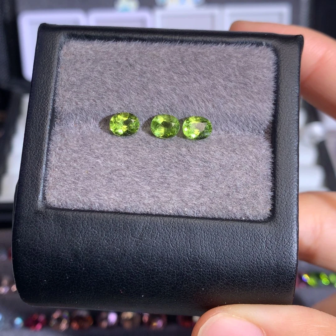 未镶嵌橄榄石珠宝奇石2.14克拉