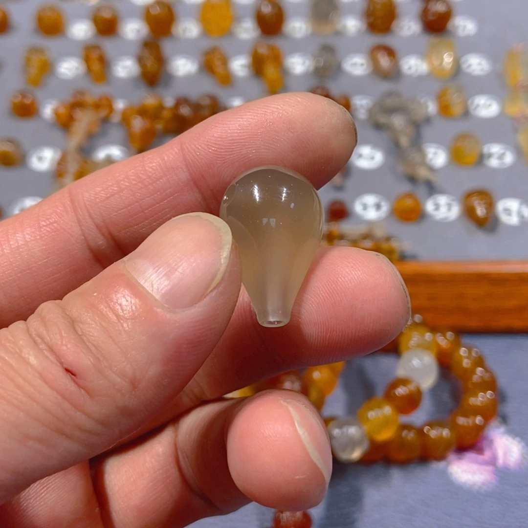 玛瑙/玉髓颈饰未镶嵌?**湖三通